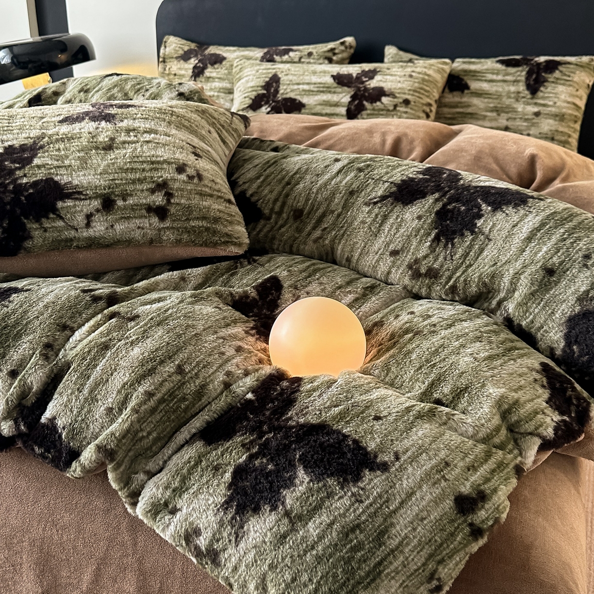 91家纺网 家纺一手货源 找家纺 乐窝家纺仓储 2025新款美拉德复古印花兔毛绒牛奶绒皮草绒床裙款四件套跨境外贸专供 优雅蝴蝶