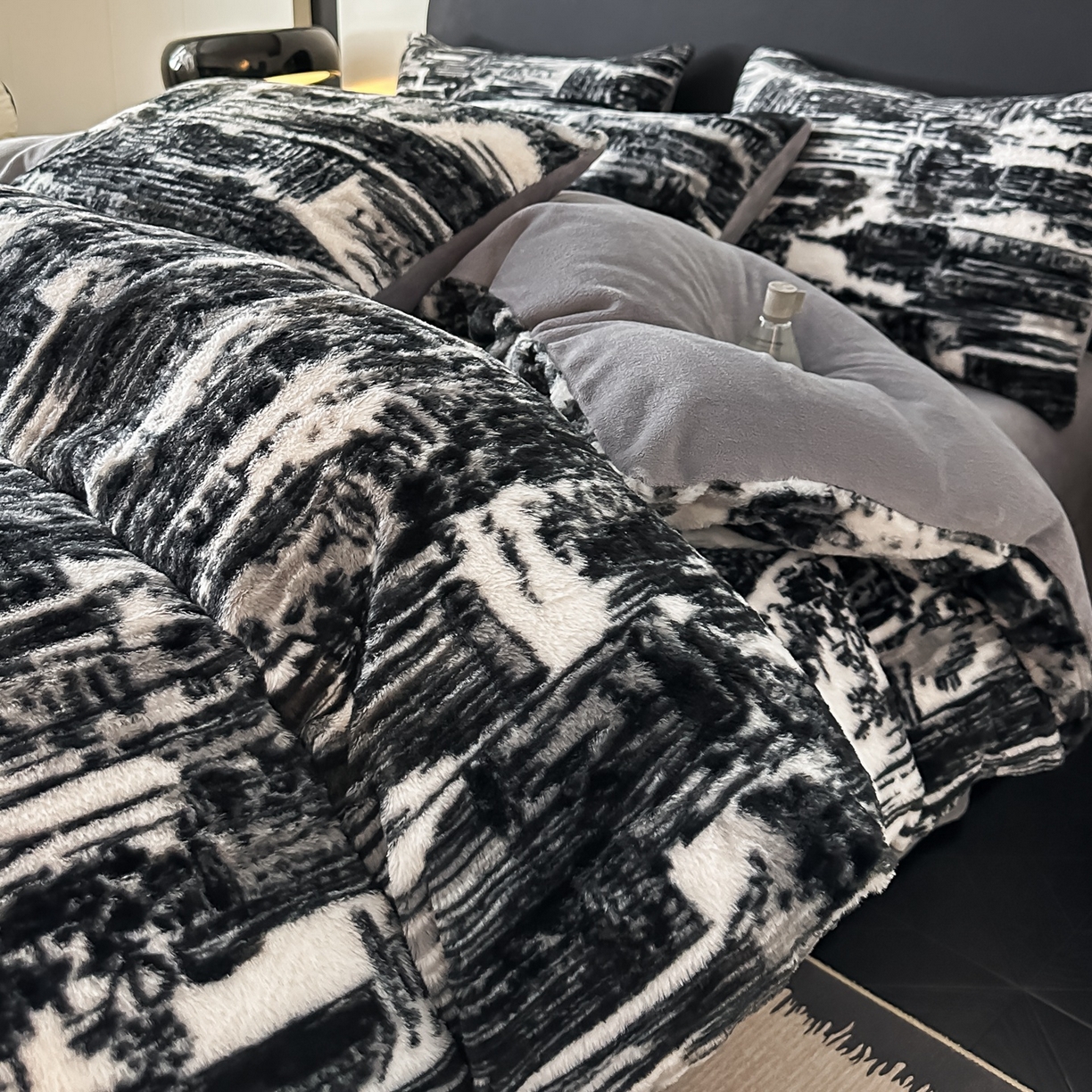 91家纺网 家纺一手货源 找家纺 乐窝家纺仓储 2025新款美拉德复古印花兔毛绒牛奶绒皮草绒床裙款四件套跨境外贸专供 大好山河