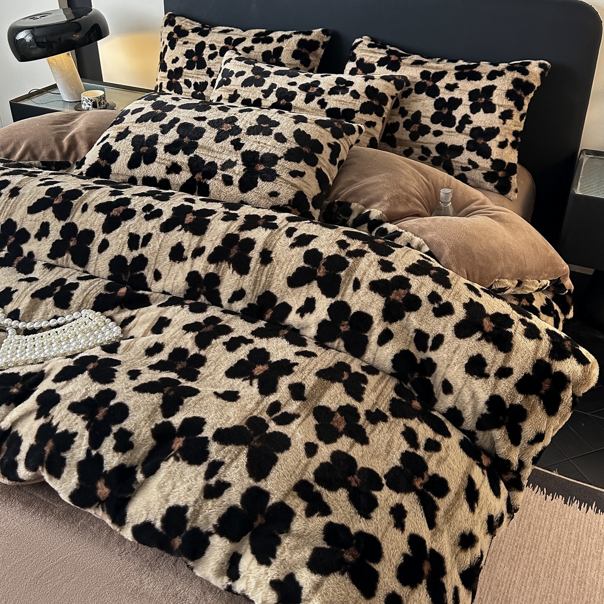 91家纺网 家纺一手货源 找家纺 乐窝家纺仓储 2025新款美拉德复古印花兔毛绒牛奶绒皮草绒床裙款四件套跨境外贸专供 蝴蝶咖