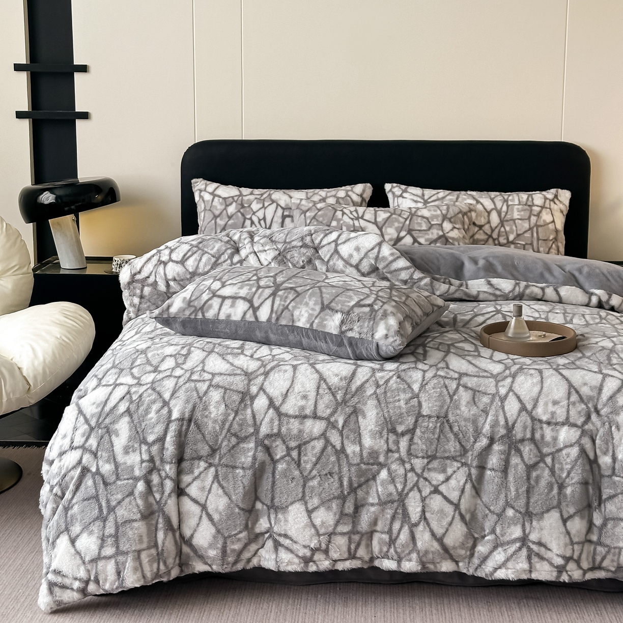 91家纺网 家纺一手货源 找家纺 乐窝家纺仓储 2025新款美拉德复古印花兔毛绒牛奶绒皮草绒床裙款四件套跨境外贸专供 几何空间