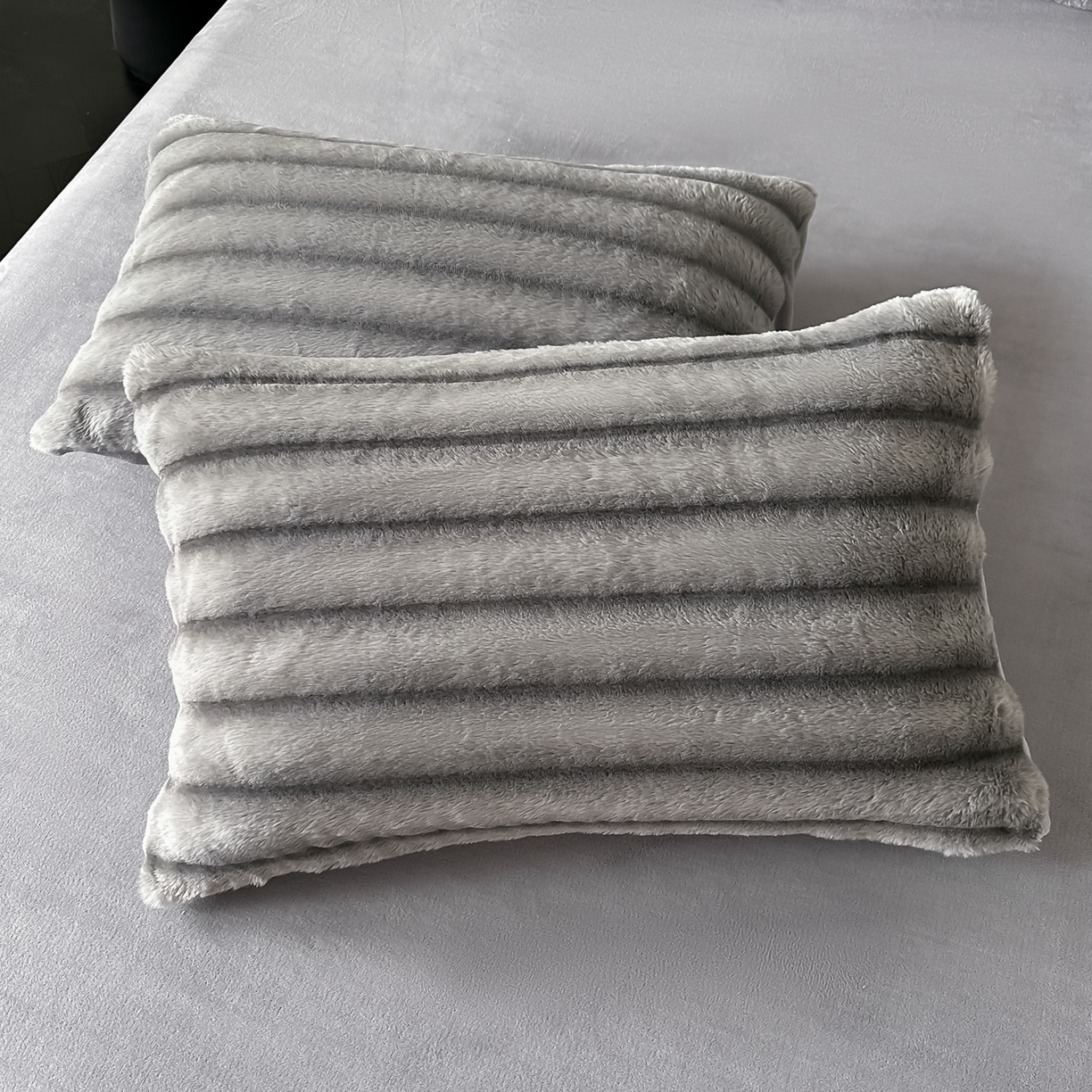 91家纺网 家纺一手货源 找家纺 乐窝家纺仓储 2025新款美拉德复古印花兔毛绒牛奶绒皮草绒床裙款四件套跨境外贸专供 时尚灰