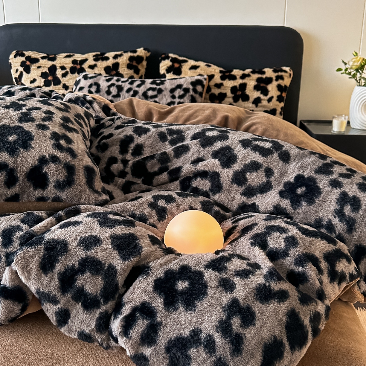 91家纺网 家纺一手货源 找家纺 乐窝家纺仓储 2025新款美拉德复古印花兔毛绒牛奶绒皮草绒床裙款四件套跨境外贸专供 时尚豹纹