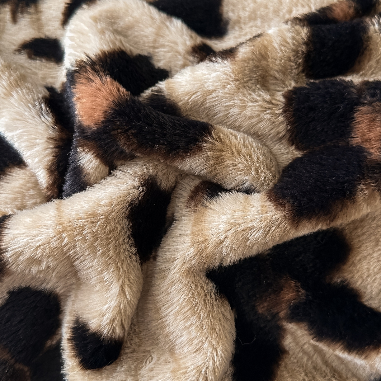 91家纺网 家纺一手货源 找家纺 乐窝家纺仓储 2025新款美拉德复古印花兔毛绒牛奶绒皮草绒床裙款四件套跨境外贸专供 蝴蝶咖