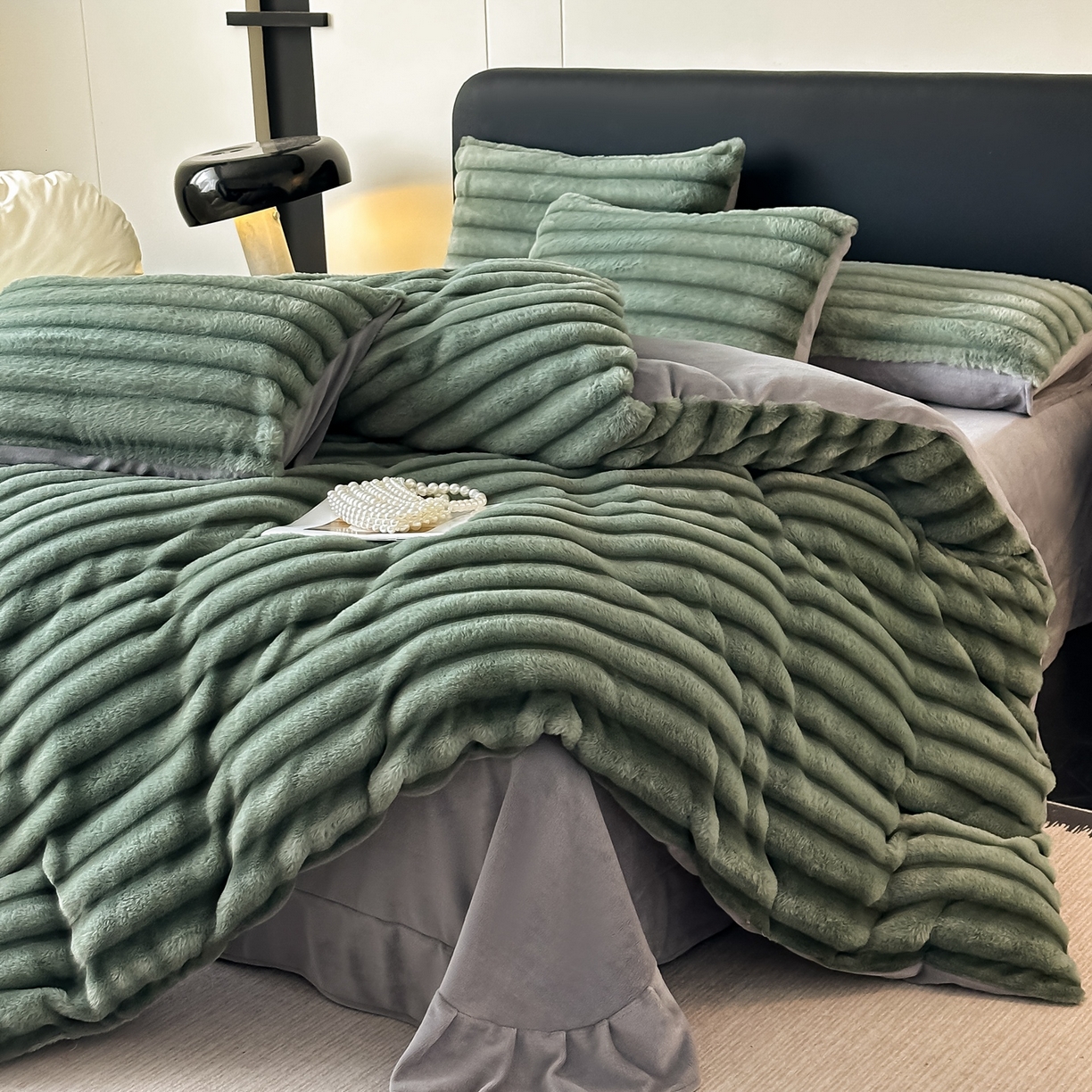 乐窝家纺仓储 2025新款美拉德复古印花兔毛绒牛奶绒皮草绒床裙款四件套跨境外贸专供 优雅绿