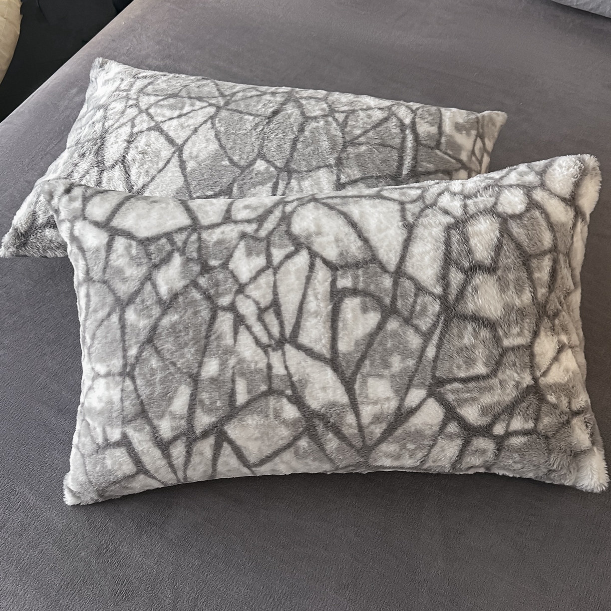 91家纺网 家纺一手货源 找家纺 乐窝家纺仓储 2025新款美拉德复古印花兔毛绒牛奶绒皮草绒床裙款四件套跨境外贸专供 几何空间