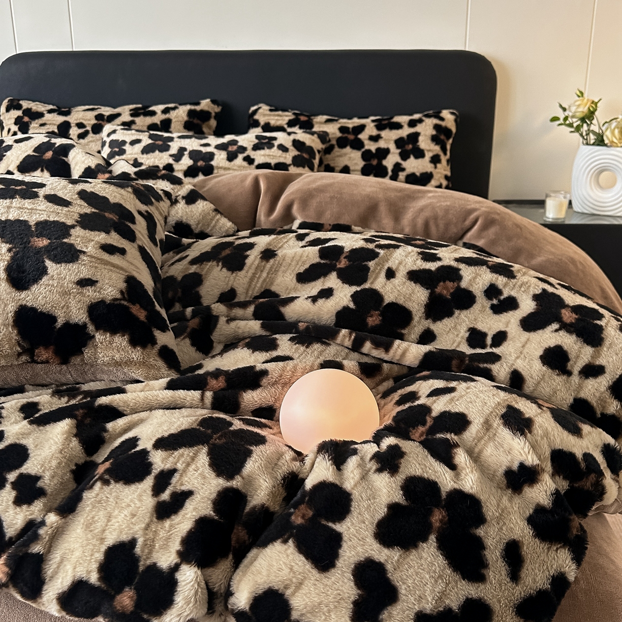 91家纺网 家纺一手货源 找家纺 乐窝家纺仓储 2025新款美拉德复古印花兔毛绒牛奶绒皮草绒床裙款四件套跨境外贸专供 蝴蝶咖