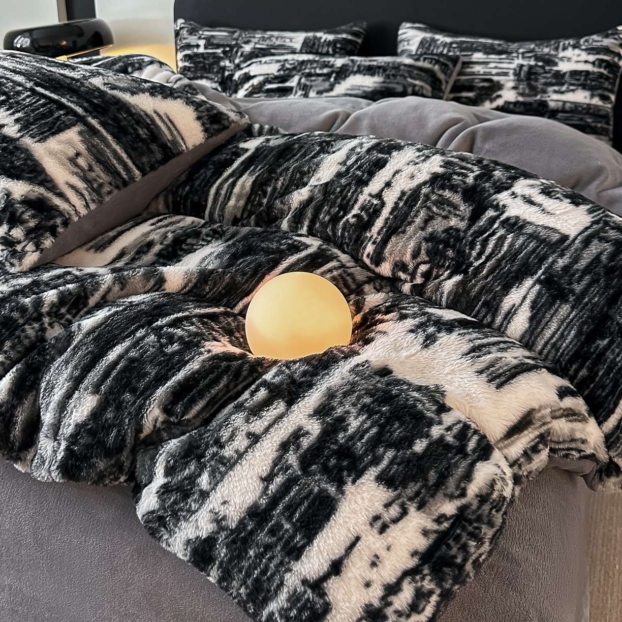 91家纺网 家纺一手货源 找家纺 乐窝家纺仓储 2025新款美拉德复古印花兔毛绒牛奶绒皮草绒床裙款四件套跨境外贸专供 大好山河