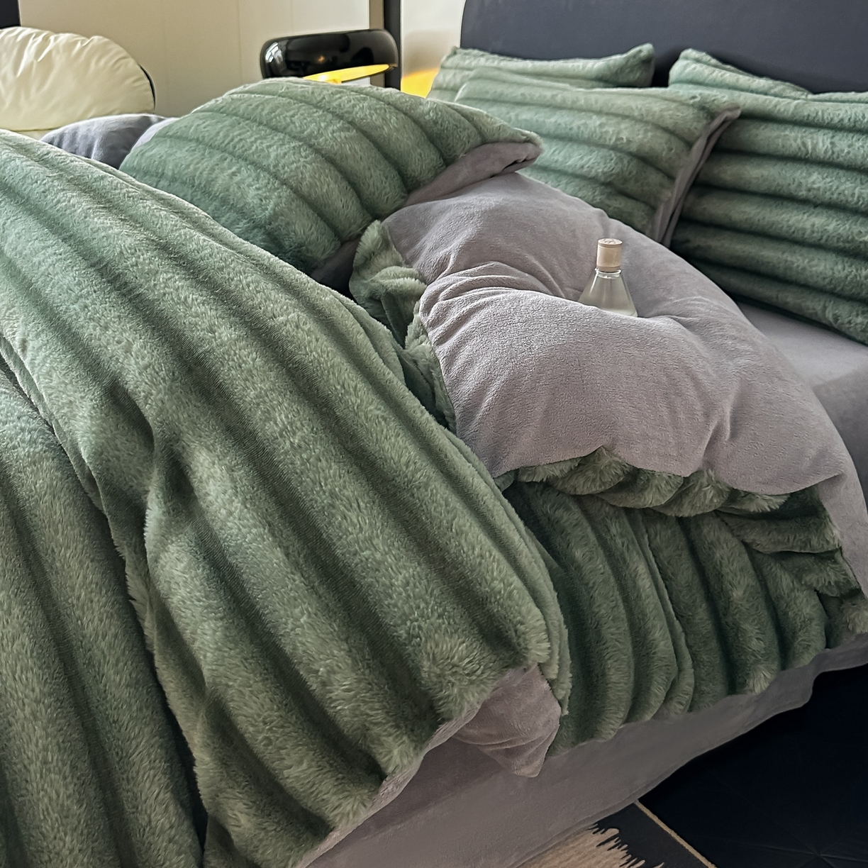 91家纺网 家纺一手货源 找家纺 乐窝家纺仓储 2025新款美拉德复古印花兔毛绒牛奶绒皮草绒床裙款四件套跨境外贸专供 优雅绿