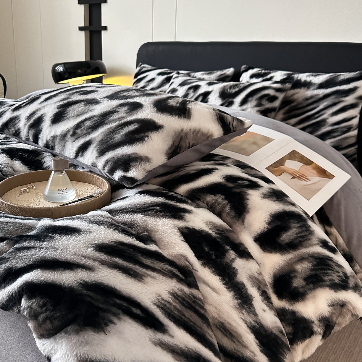 91家纺网 家纺一手货源 找家纺 乐窝家纺仓储 2025新款美拉德复古印花兔毛绒牛奶绒皮草绒床裙款四件套跨境外贸专供 轻奢豹纹