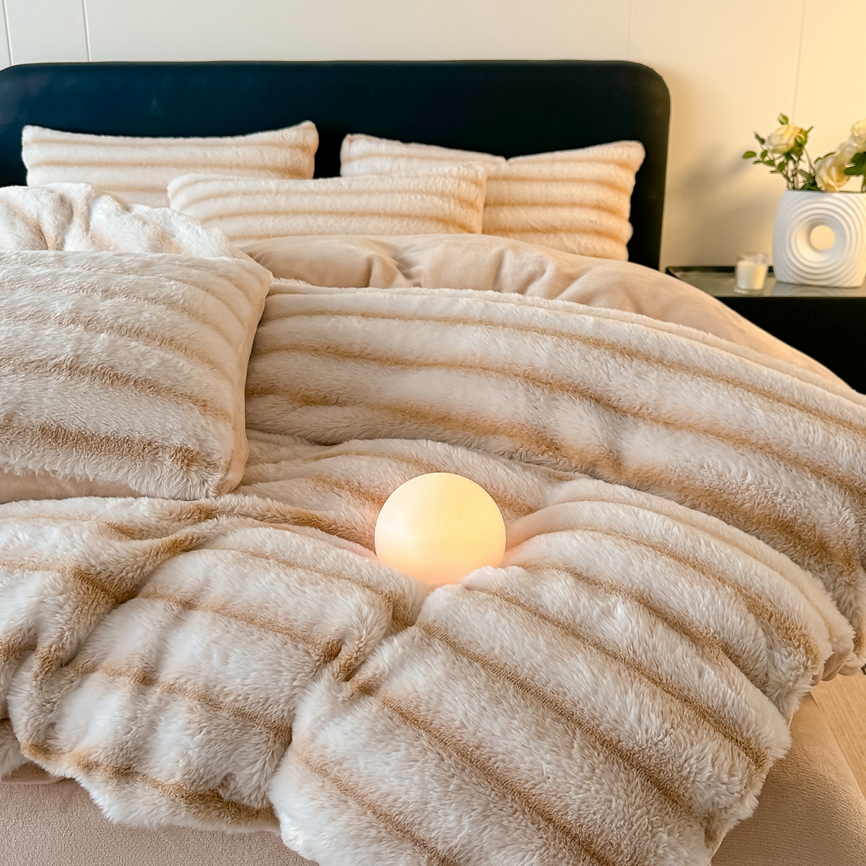 91家纺网 家纺一手货源 找家纺 乐窝家纺仓储 2025新款美拉德复古印花兔毛绒牛奶绒皮草绒床裙款四件套跨境外贸专供 奶油白