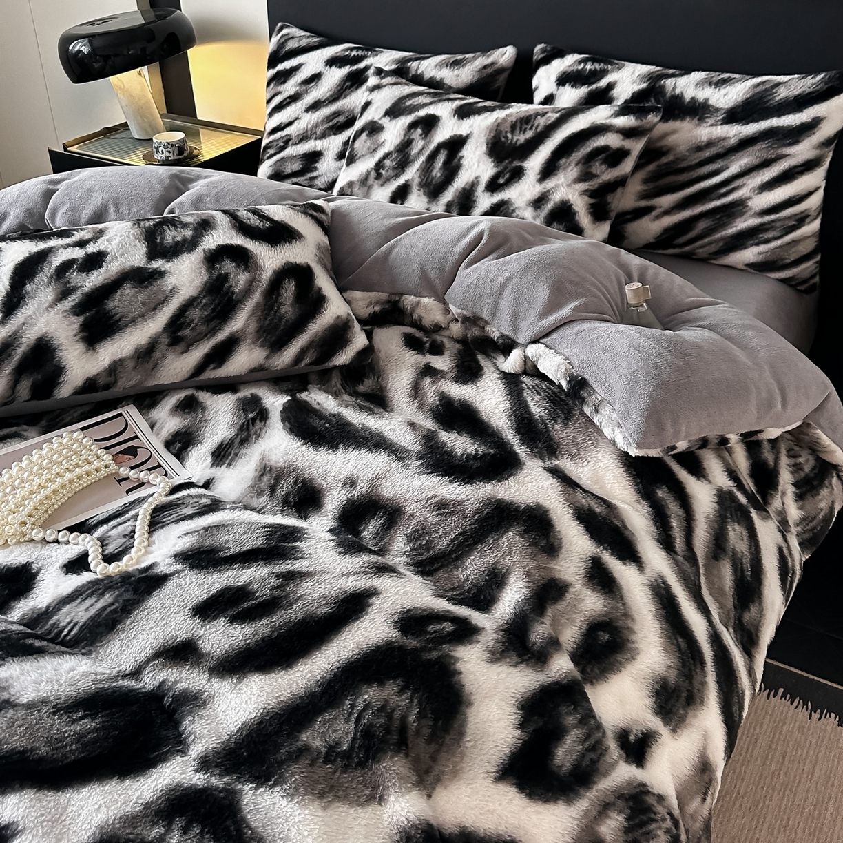 91家纺网 家纺一手货源 找家纺 乐窝家纺仓储 2025新款美拉德复古印花兔毛绒牛奶绒皮草绒床裙款四件套跨境外贸专供 轻奢豹纹