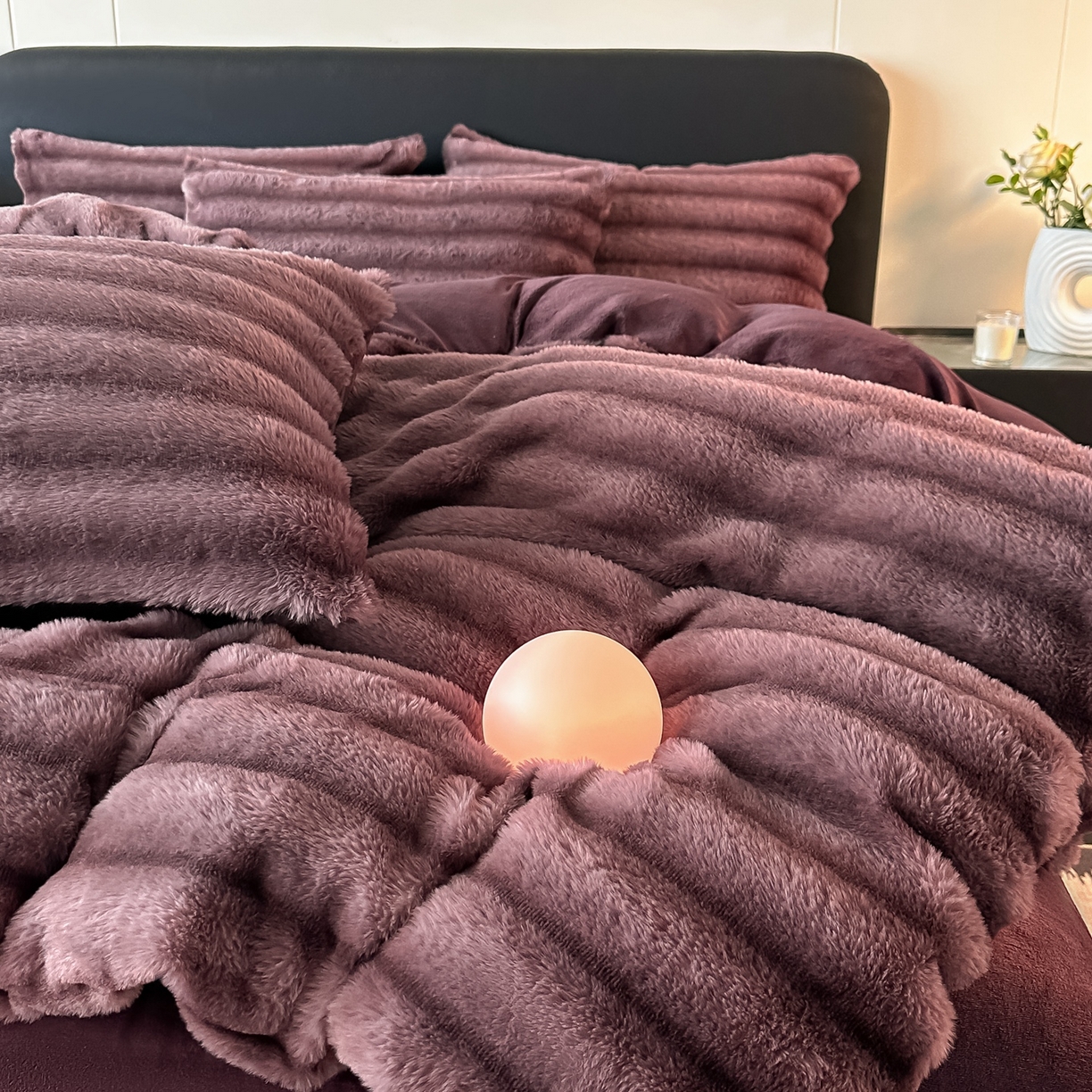 91家纺网 家纺一手货源 找家纺 乐窝家纺仓储 2025新款美拉德复古印花兔毛绒牛奶绒皮草绒床裙款四件套跨境外贸专供 优雅紫