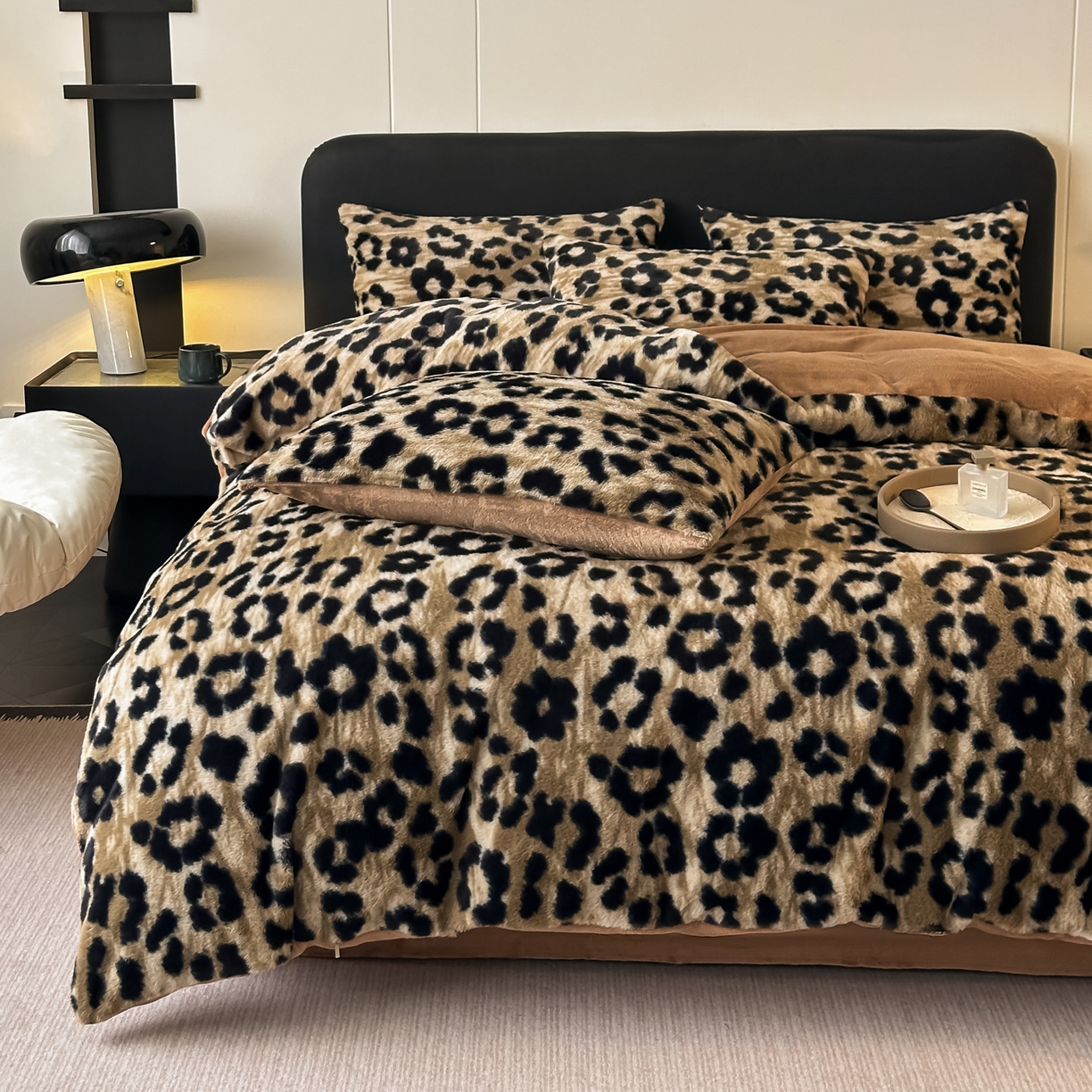 91家纺网 家纺一手货源 找家纺 乐窝家纺仓储 2025新款美拉德复古印花兔毛绒牛奶绒皮草绒床裙款四件套跨境外贸专供 豹纹咖色