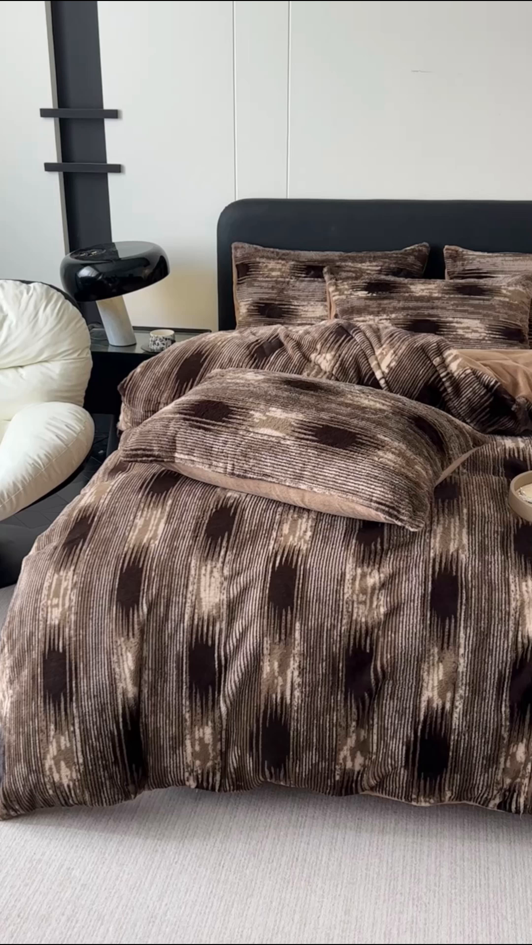 91家纺网 家纺一手货源 找家纺 乐窝家纺仓储 2025新款美拉德复古印花兔毛绒牛奶绒皮草绒床裙款四件套跨境外贸专供 爱与轮回