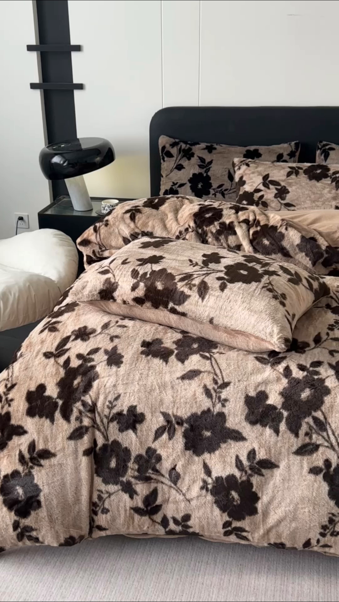 91家纺网 家纺一手货源 找家纺 乐窝家纺仓储 2025新款美拉德复古印花兔毛绒牛奶绒皮草绒床裙款四件套跨境外贸专供 简爱时尚