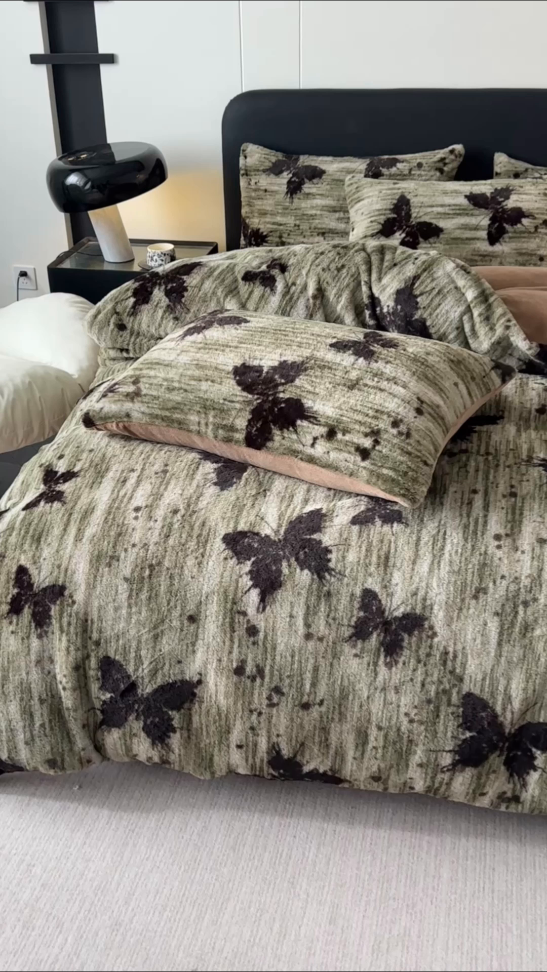 91家纺网 家纺一手货源 找家纺 乐窝家纺仓储 2025新款美拉德复古印花兔毛绒牛奶绒皮草绒床裙款四件套跨境外贸专供 优雅蝴蝶