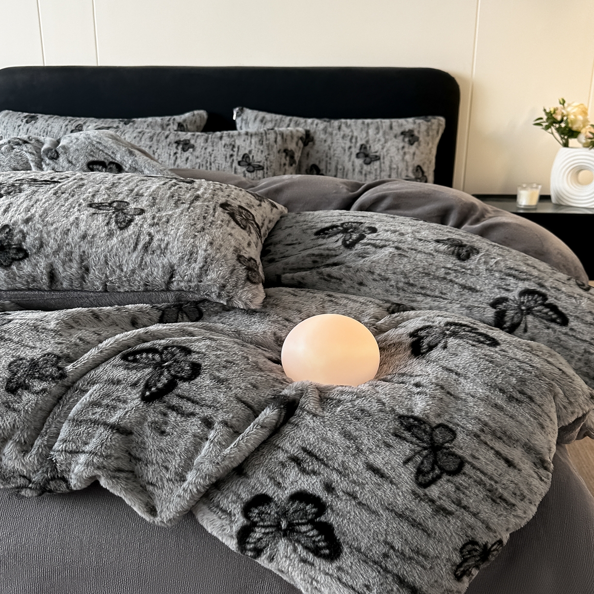 91家纺网 家纺一手货源 找家纺 乐窝家纺仓储 2025新款美拉德复古印花兔毛绒牛奶绒皮草绒床裙款四件套跨境外贸专供 蝴蝶仙子