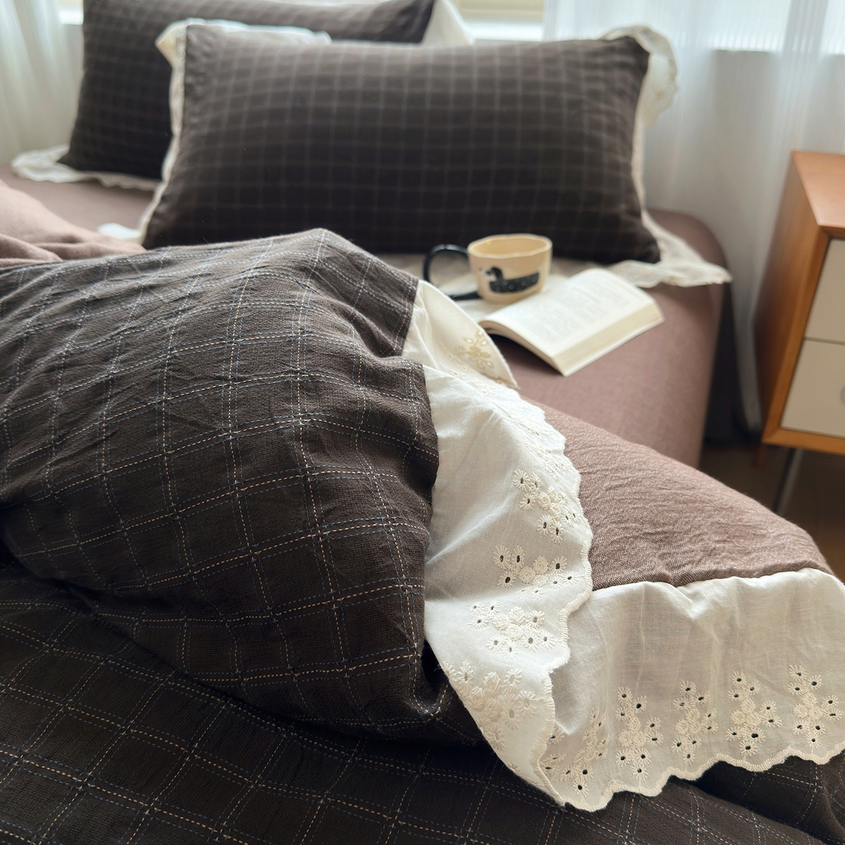 91家纺网 家纺一手货源 找家纺 水洗的故事（原有乐家） 2025新款全棉水洗色织提花大花边四件套 布朗妮-咖