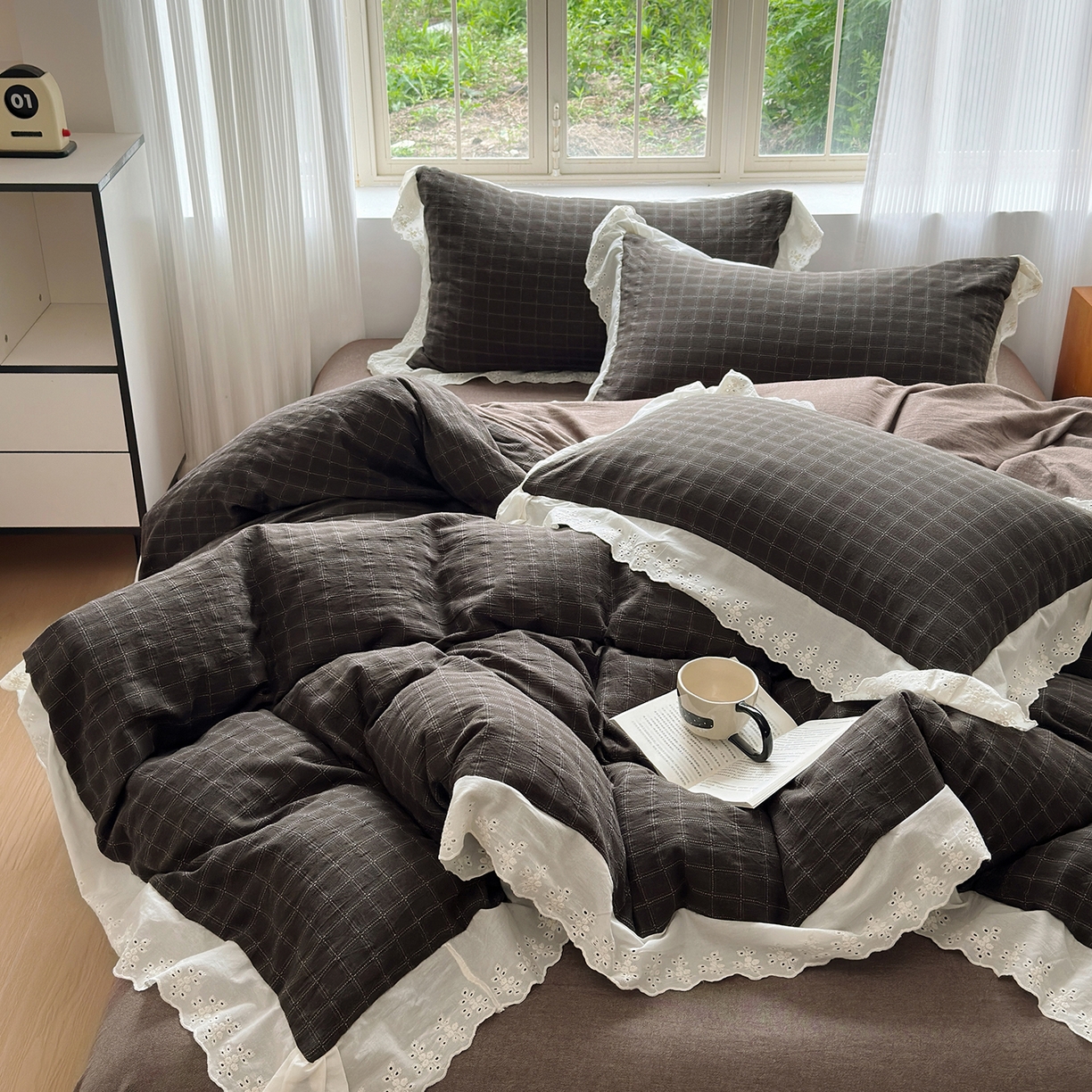 91家纺网 家纺一手货源 找家纺 水洗的故事（原有乐家） 2025新款全棉水洗色织提花大花边四件套 布朗妮-咖