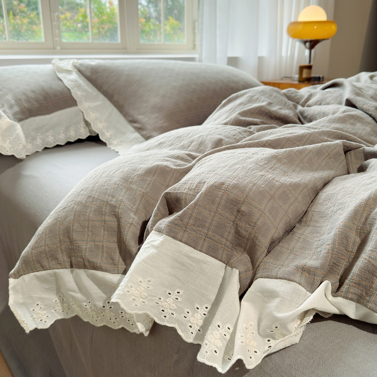 91家纺网 家纺一手货源 找家纺 水洗的故事（原有乐家） 2025新款全棉水洗色织提花大花边四件套 布兰妮-灰