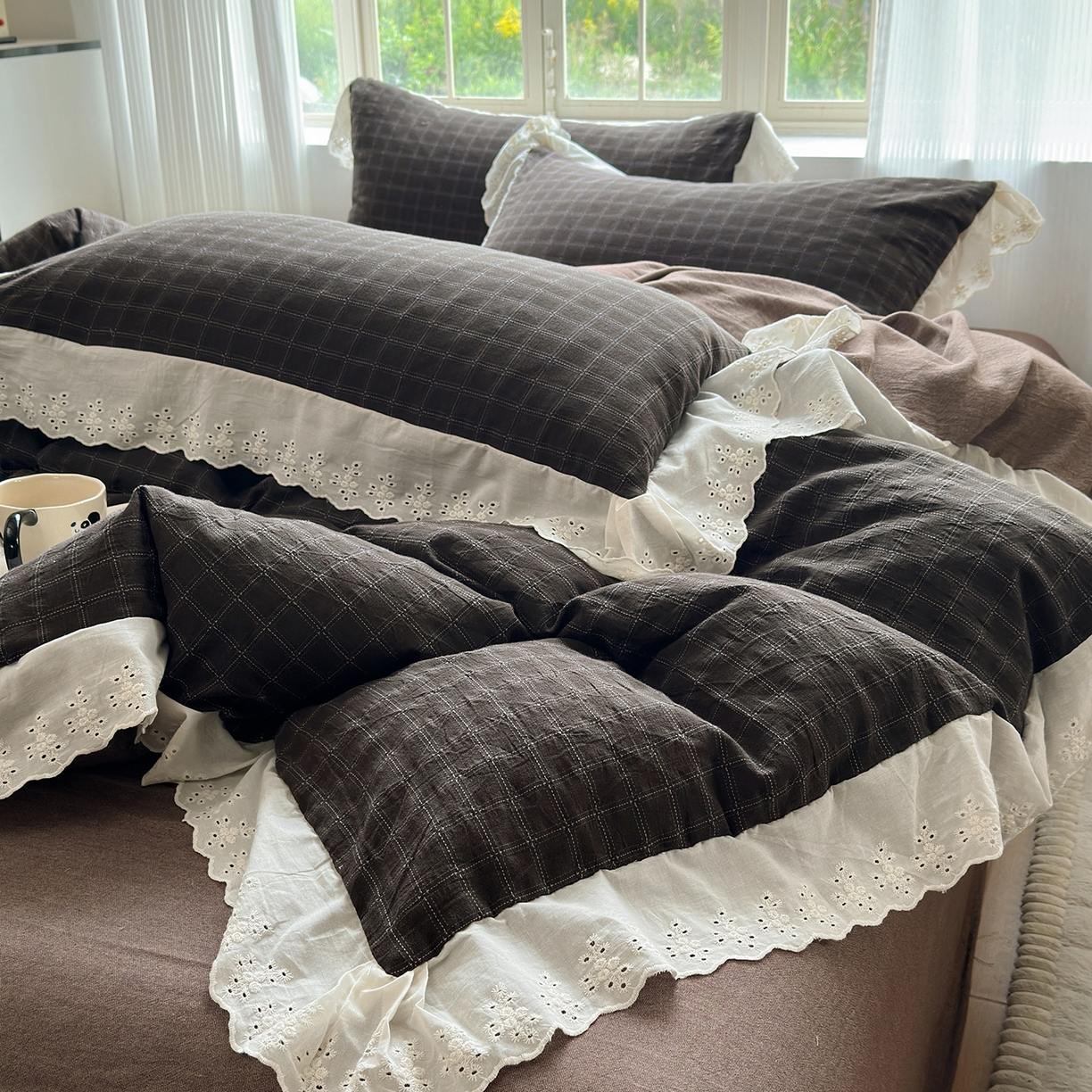 91家纺网 家纺一手货源 找家纺 水洗的故事（原有乐家） 2025新款全棉水洗色织提花大花边四件套 布朗妮-咖