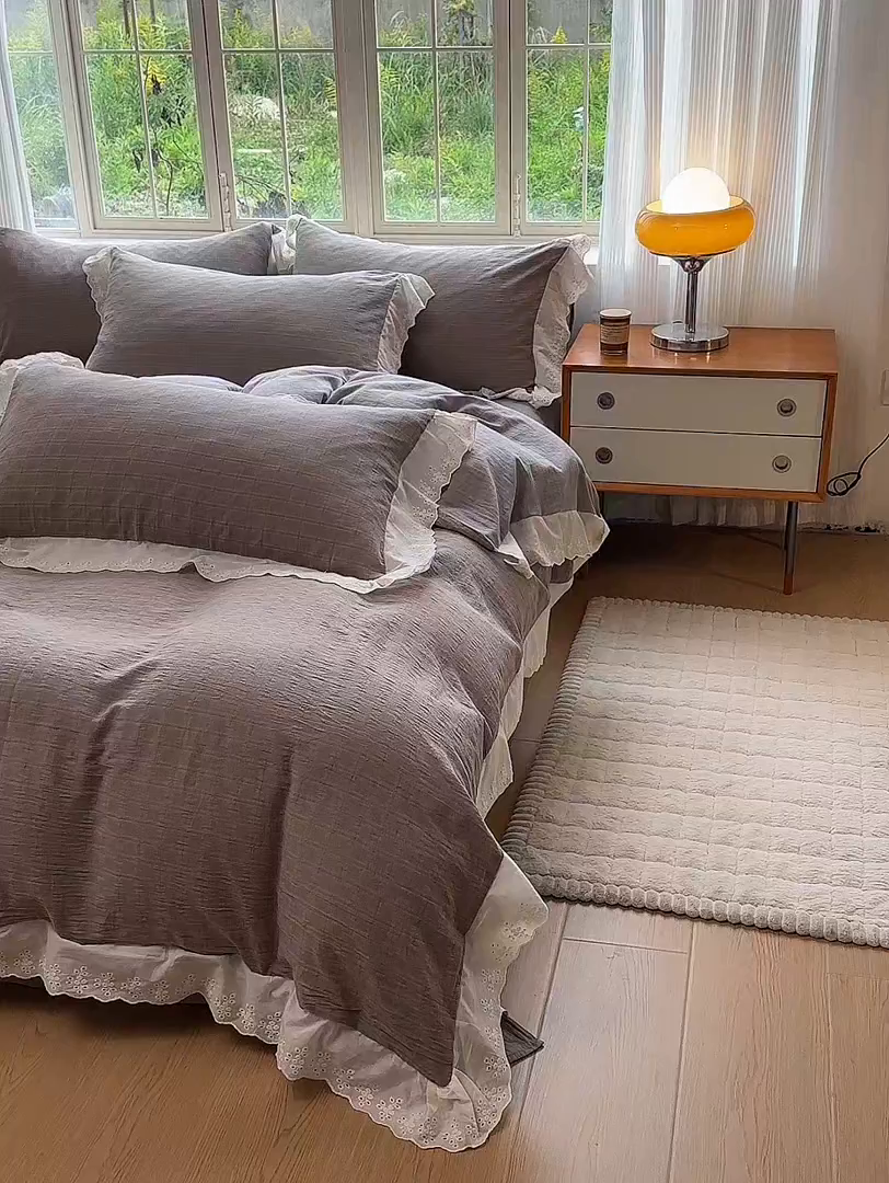 91家纺网 家纺一手货源 找家纺 水洗的故事（原有乐家） 2025新款全棉水洗色织提花大花边四件套 布兰妮-灰