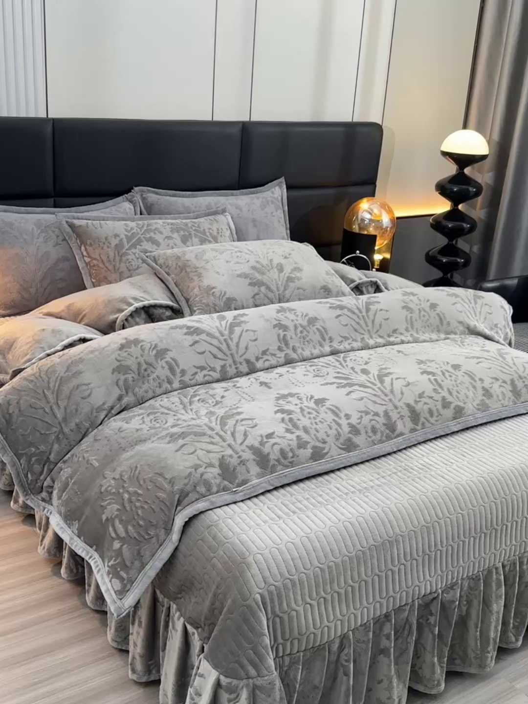 91家纺网 家纺一手货源 找家纺 星窝家纺 2025新款雕花绒床盖四件套 控价标准139（直播拼多多淘宝） 灵动浅灰