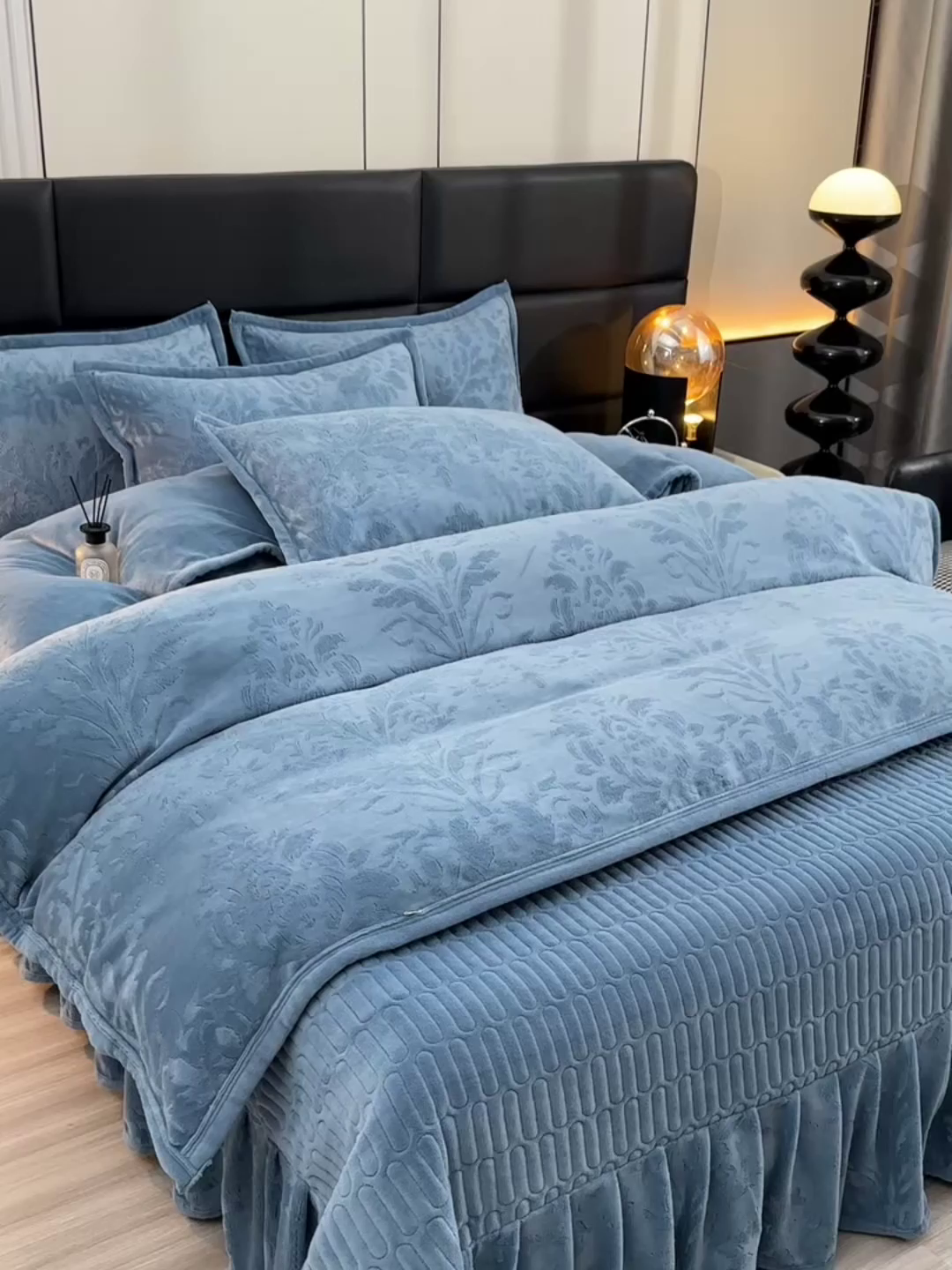91家纺网 家纺一手货源 找家纺 星窝家纺 2025新款雕花绒床盖四件套 控价标准139（直播拼多多淘宝） 灵动蓝