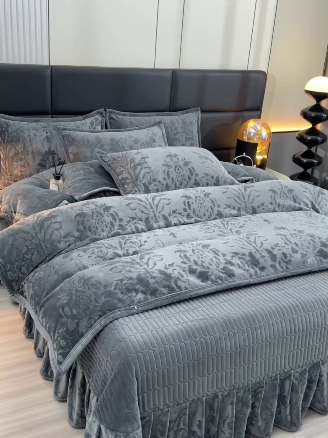91家纺网 家纺一手货源 找家纺 星窝家纺 2025新款雕花绒床盖四件套 控价标准139（直播拼多多淘宝） 灵动烟灰
