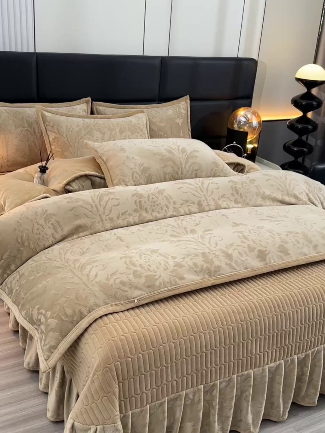 91家纺网 家纺一手货源 找家纺 星窝家纺 2025新款雕花绒床盖四件套 控价标准139（直播拼多多淘宝） 灵动奶咖