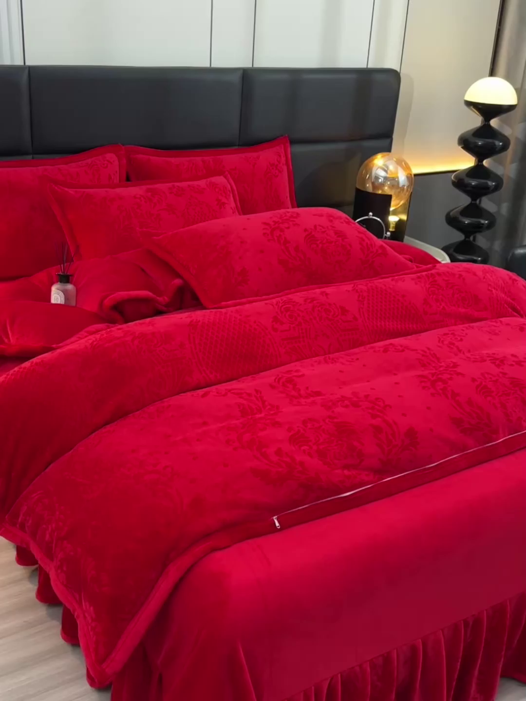 91家纺网 家纺一手货源 找家纺 星窝家纺 2025新款雕花绒床盖四件套 控价标准139（直播拼多多淘宝） 灵动大红