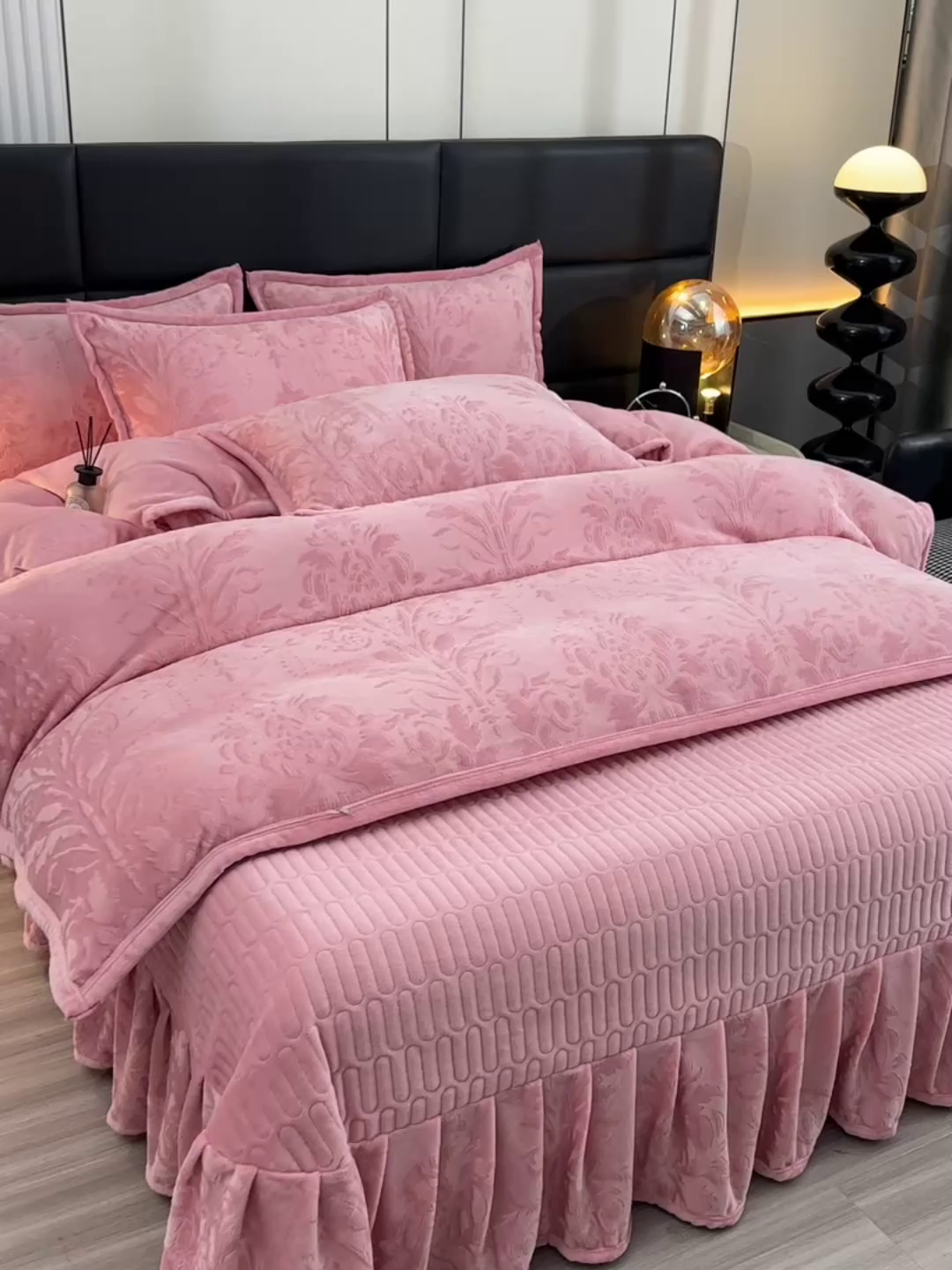 91家纺网 家纺一手货源 找家纺 星窝家纺 2025新款雕花绒床盖四件套 控价标准139（直播拼多多淘宝） 灵动粉