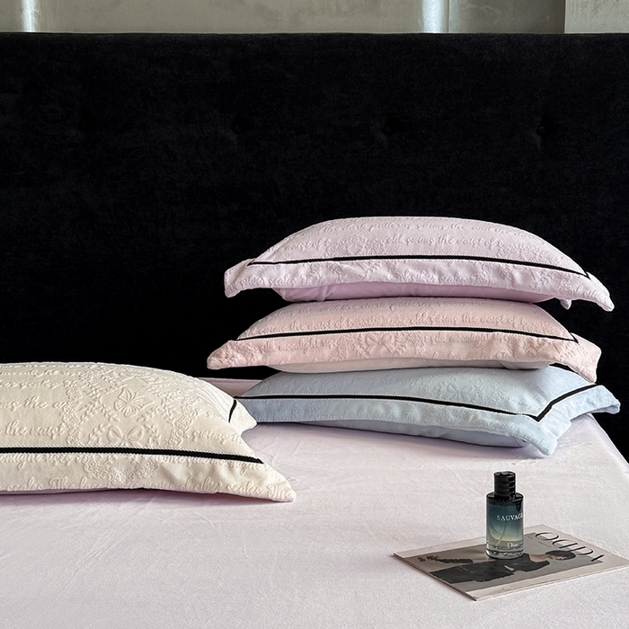 91家纺网 家纺一手货源 找家纺 若未家居 LOVEWE HOUSE 2025秋冬新款AB版250克全消光立体雕花烂花牛奶绒定织高级织带工艺款四件套-一封情书  控价券后不低于298 组合图