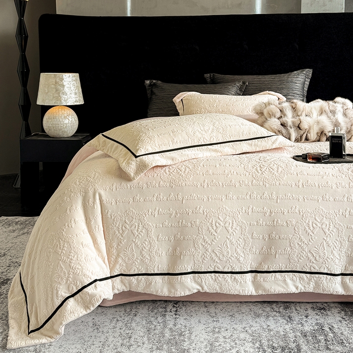 91家纺网 家纺一手货源 找家纺 （总）若未家居 LOVEWE HOUSE 2025秋冬新款AB版250克全消光立体雕花烂花牛奶绒定织高级织带工艺款四件套-一封情书  控价券后不低于298