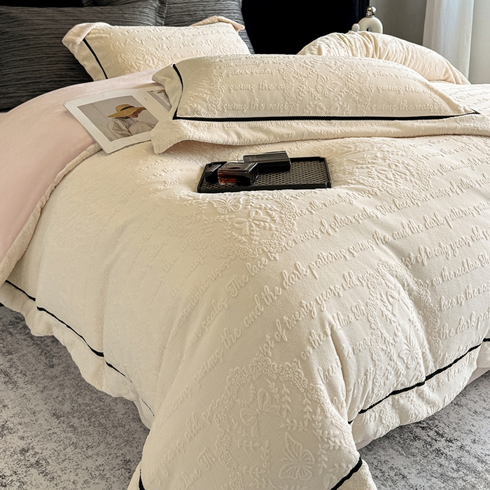 91家纺网 家纺一手货源 找家纺 （总）若未家居 LOVEWE HOUSE 2025秋冬新款AB版250克全消光立体雕花烂花牛奶绒定织高级织带工艺款四件套-一封情书  控价券后不低于298