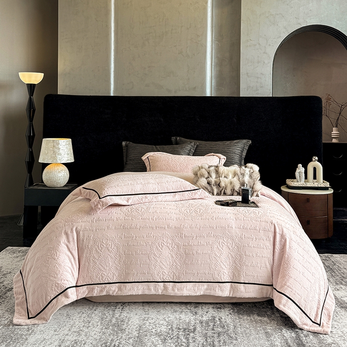 若未家居 LOVEWE HOUSE 2025秋冬新款AB版250克全消光立体雕花烂花牛奶绒定织高级织带工艺款四件套-一封情书  控价券后不低于298 少女粉