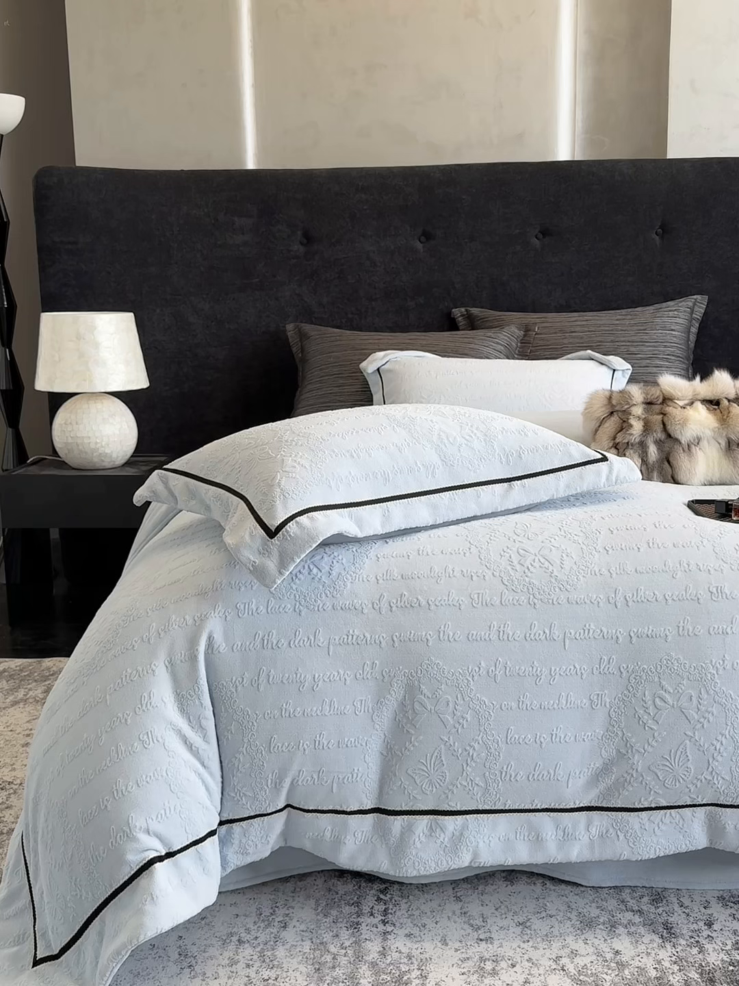 91家纺网 家纺一手货源 找家纺 若未家居 LOVEWE HOUSE 2025秋冬新款AB版250克全消光立体雕花烂花牛奶绒定织高级织带工艺款四件套-一封情书  控价券后不低于298 婴儿蓝