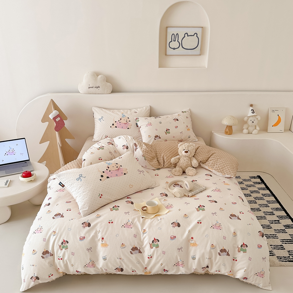 91家纺网 家纺一手货源 找家纺 RYB红黄兰 2025新款设计师原创灯芯绒+豆豆绒婴儿绒数码印花四件套 萌趣窝窝