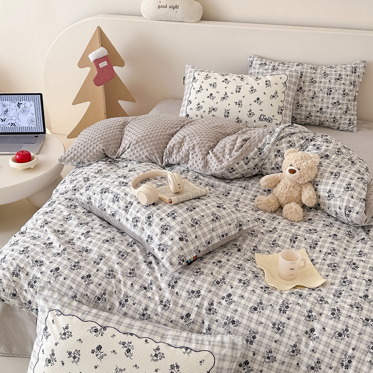 91家纺网 家纺一手货源 找家纺 RYB红黄兰 2025新款设计师原创灯芯绒+豆豆绒婴儿绒数码印花四件套 花拾光