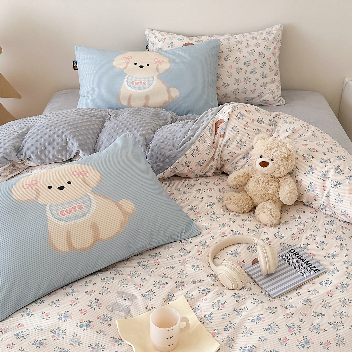 91家纺网 家纺一手货源 找家纺 RYB红黄兰 2025新款设计师原创灯芯绒+豆豆绒婴儿绒数码印花四件套 萌宠花园