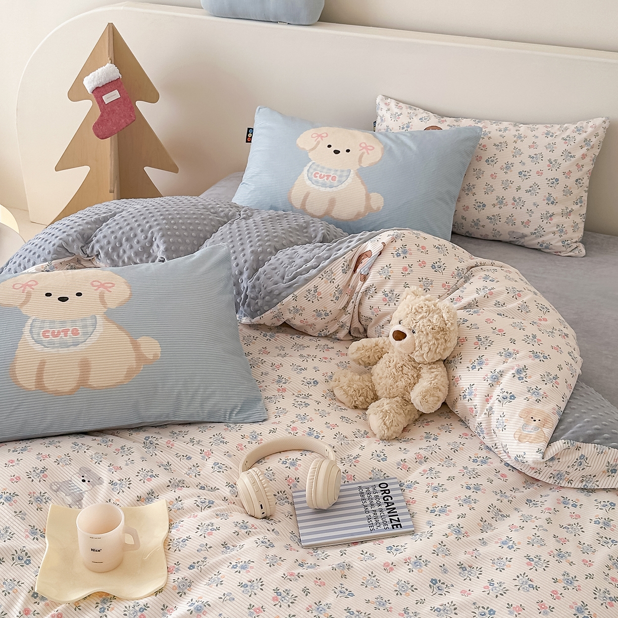 91家纺网 家纺一手货源 找家纺 RYB红黄兰 2025新款设计师原创灯芯绒+豆豆绒婴儿绒数码印花四件套 萌宠花园