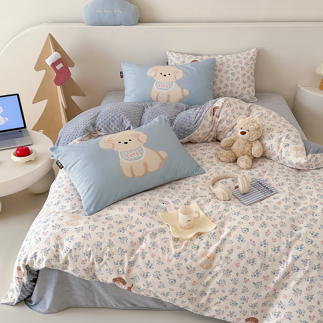 91家纺网 家纺一手货源 找家纺 RYB红黄兰 2025新款设计师原创灯芯绒+豆豆绒婴儿绒数码印花四件套 萌宠花园