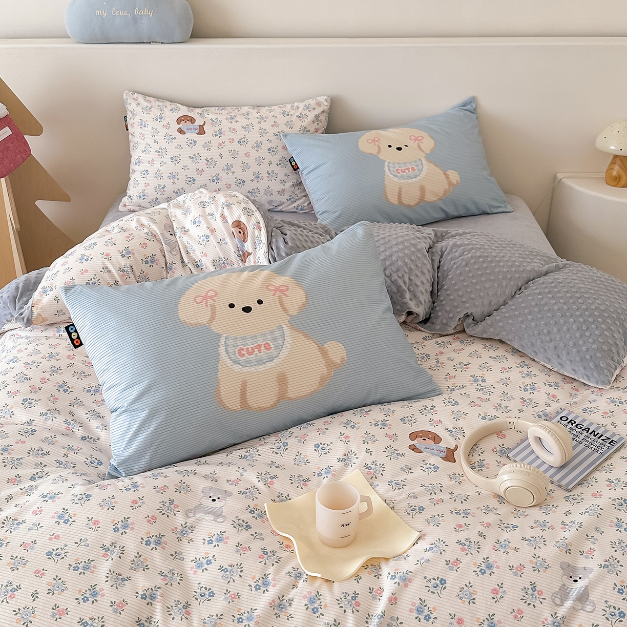 91家纺网 家纺一手货源 找家纺 RYB红黄兰 2025新款设计师原创灯芯绒+豆豆绒婴儿绒数码印花四件套 萌宠花园