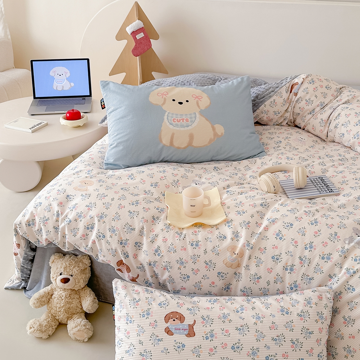 91家纺网 家纺一手货源 找家纺 RYB红黄兰 2025新款设计师原创灯芯绒+豆豆绒婴儿绒数码印花四件套 萌宠花园