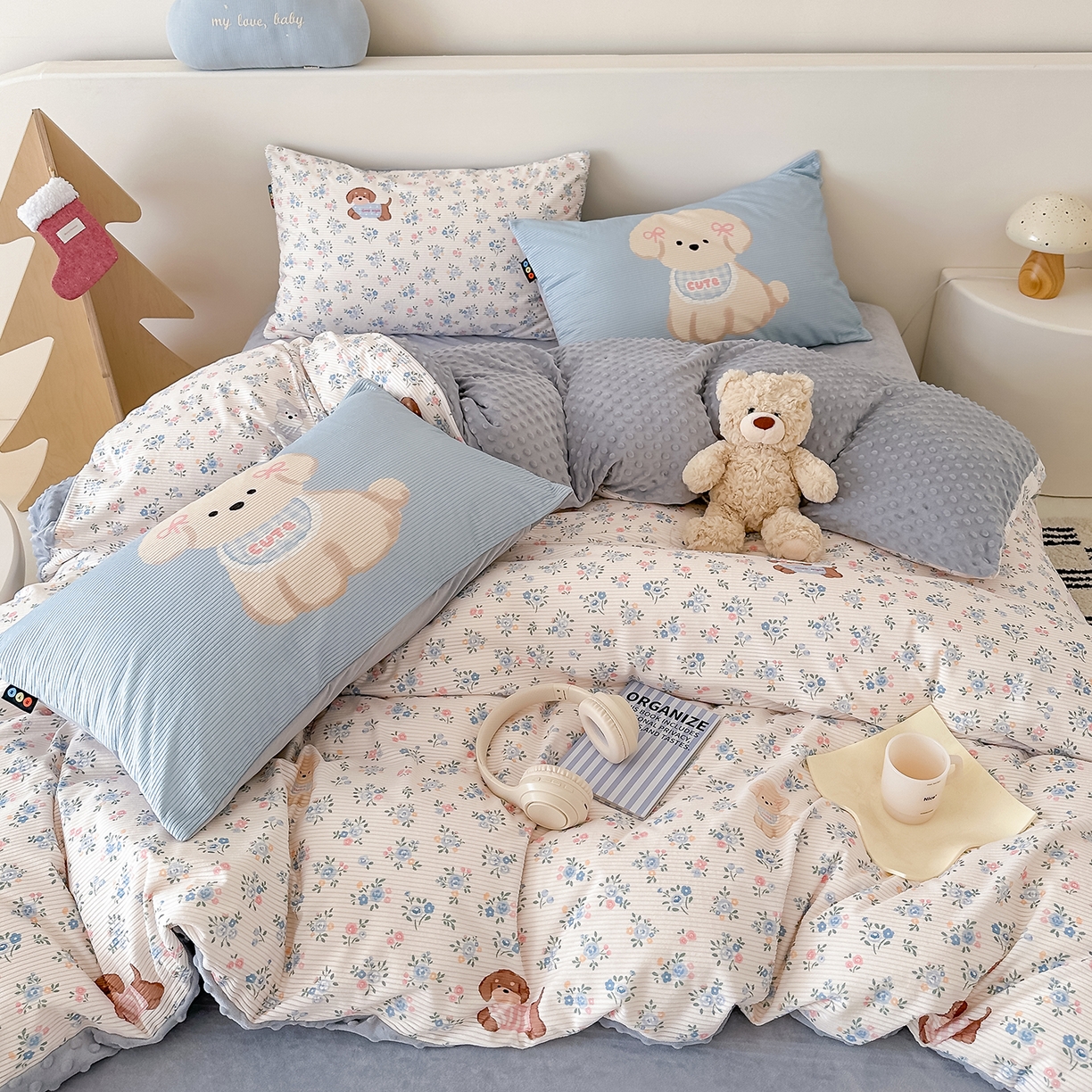 91家纺网 家纺一手货源 找家纺 RYB红黄兰 2025新款设计师原创灯芯绒+豆豆绒婴儿绒数码印花四件套 萌宠花园