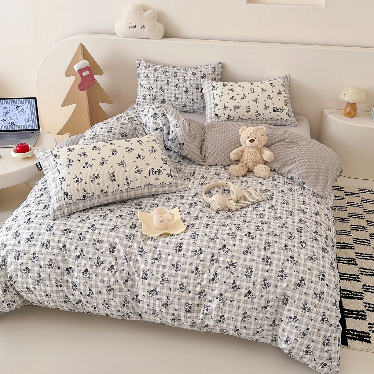 91家纺网 家纺一手货源 找家纺 RYB红黄兰 2025新款设计师原创灯芯绒+豆豆绒婴儿绒数码印花四件套 花拾光