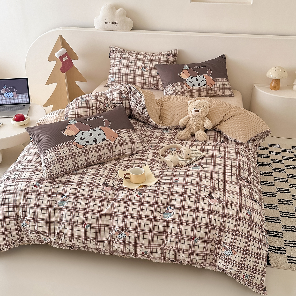 91家纺网 家纺一手货源 找家纺 RYB红黄兰 2025新款设计师原创灯芯绒+豆豆绒婴儿绒数码印花四件套 奶咖汪汪队