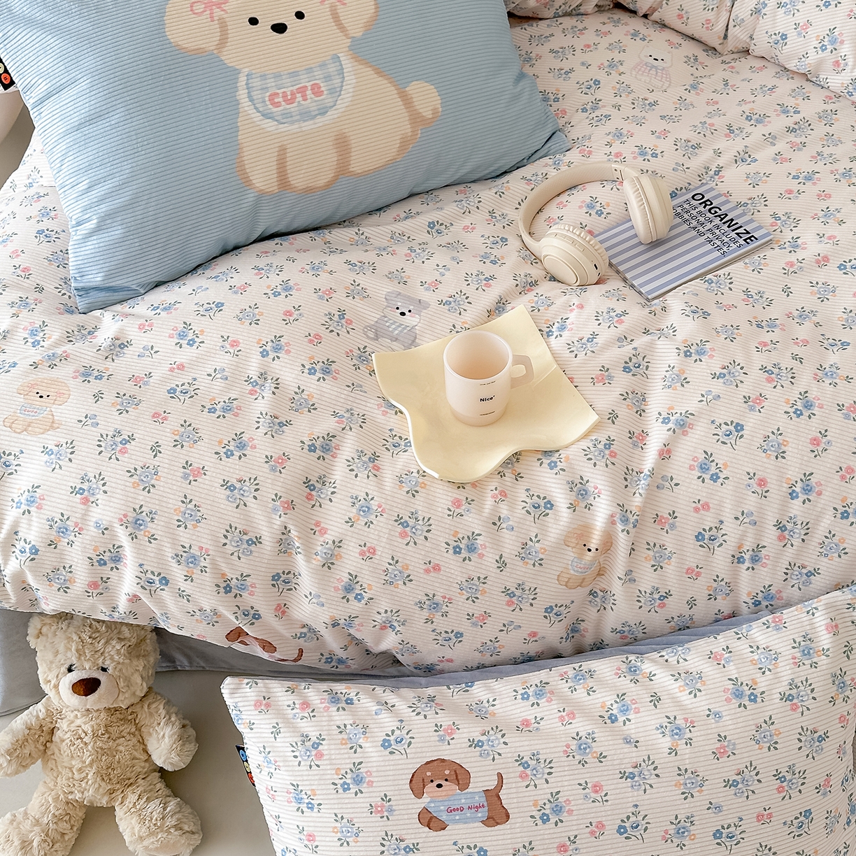 91家纺网 家纺一手货源 找家纺 RYB红黄兰 2025新款设计师原创灯芯绒+豆豆绒婴儿绒数码印花四件套 萌宠花园