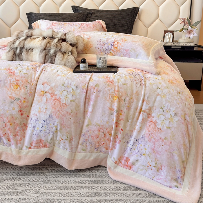 91家纺网 家纺一手货源 找家纺 若未家居 LOVEWE HOUSE 2025新款数码印花牛奶绒250克全消光数码印花牛奶绒双拼角套件-朝花夕拾 控价券后不低于298  簪花-粉