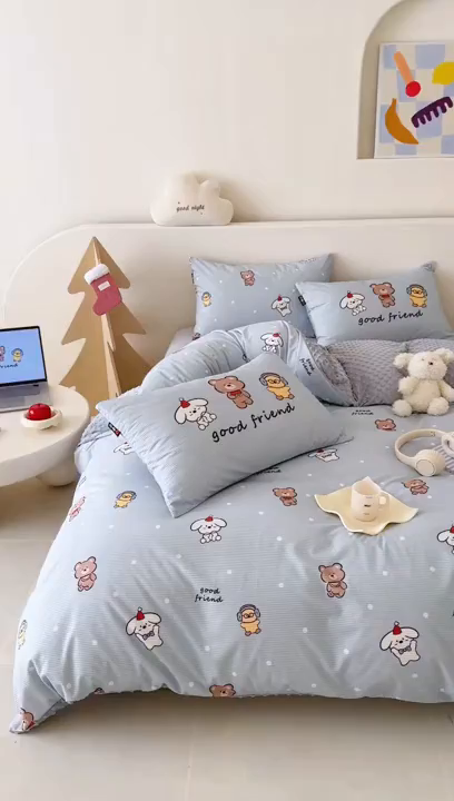 91家纺网 家纺一手货源 找家纺 RYB红黄兰 2025新款设计师原创灯芯绒+豆豆绒婴儿绒数码印花四件套 小熊伙伴